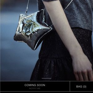 Brand new with tag - 2023 winter -ZARA STAR BOX CLUTCH
SILVER-Rare item
